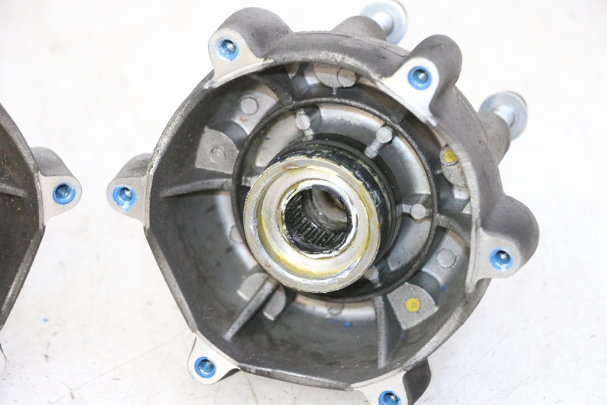 photo de PIASTA KOŁA PRZEDNIEGO PIAGGIO MP3 HPE 310 (2024 - 2025) - Punkty mocowania