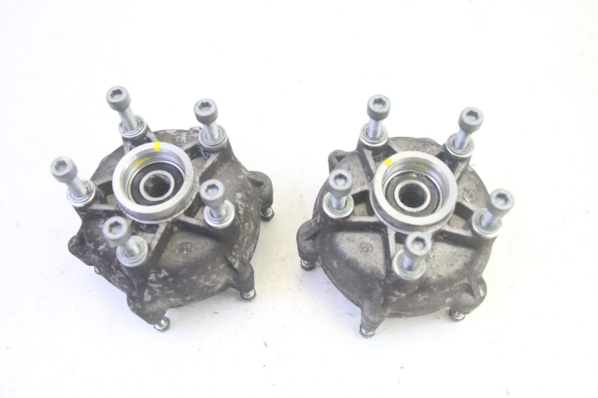 photo de PIASTA KOŁA PRZEDNIEGO PIAGGIO MP3 HPE 350 (2018 - 2020) - Zoom stanu zużycia