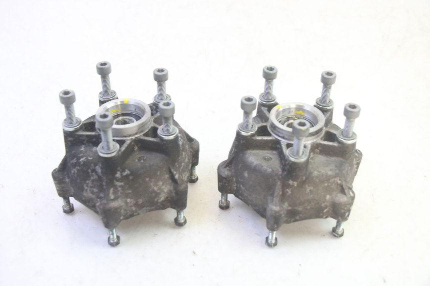 photo de PIASTA KOŁA PRZEDNIEGO PIAGGIO MP3 HPE 350 (2018 - 2020) - Inny kąt widzenia