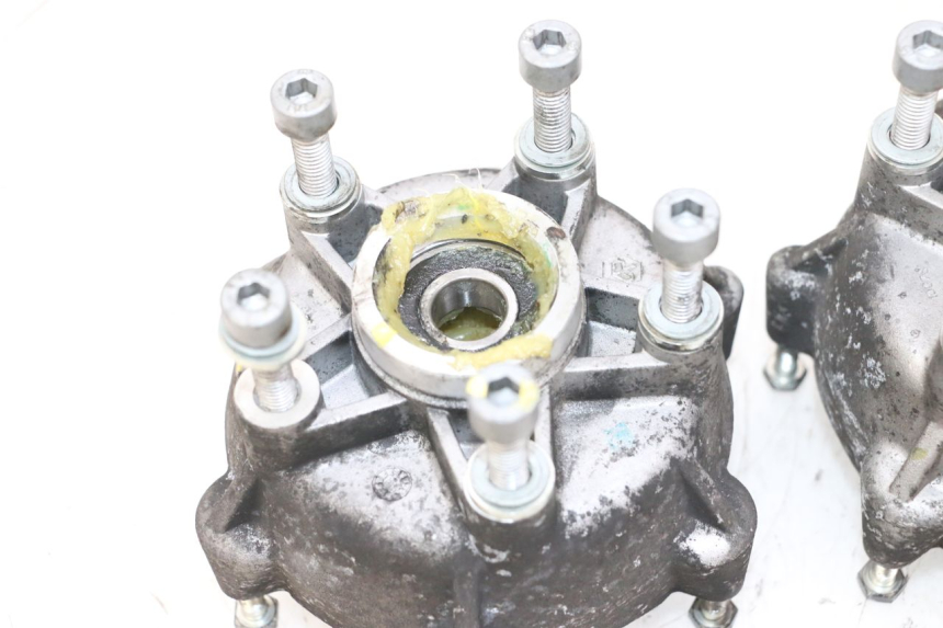 photo de PIASTA KOŁA PRZEDNIEGO PIAGGIO MP3 HPE 300 (2019 - 2026) - Zbliżenie techniczne