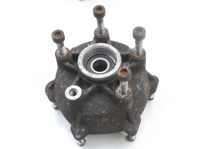 photo de PIASTA KOŁA PRZEDNIEGO PIAGGIO MP3 125 (2006 - 2014) - Inny kąt widzenia