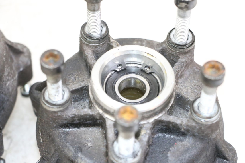 photo de PIASTA KOŁA PRZEDNIEGO PIAGGIO MP3 LT 400 (2007 - 2012) - Punkty mocowania