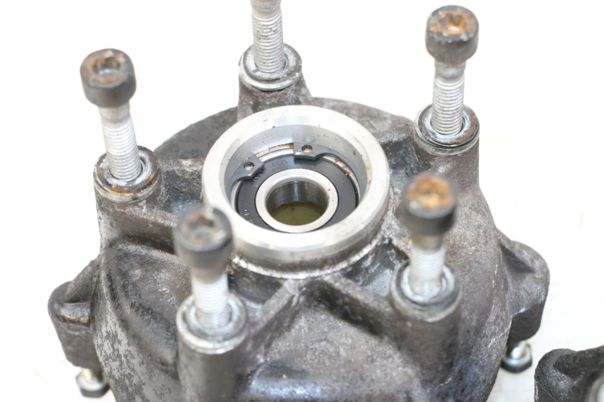 photo de PIASTA KOŁA PRZEDNIEGO PIAGGIO MP3 LT 400 (2007 - 2012) - Stan powierzchni