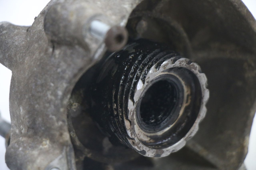 photo de PIASTA KOŁA PRZEDNIEGO PIAGGIO VESPA GRANTURISMO 125 (2003 - 2007) - Szczegół części