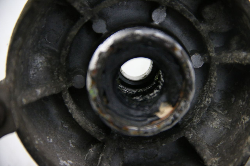 photo de PIASTA KOŁA PRZEDNIEGO PIAGGIO VESPA GRANTURISMO 125 (2003 - 2007) - Zbliżenie techniczne