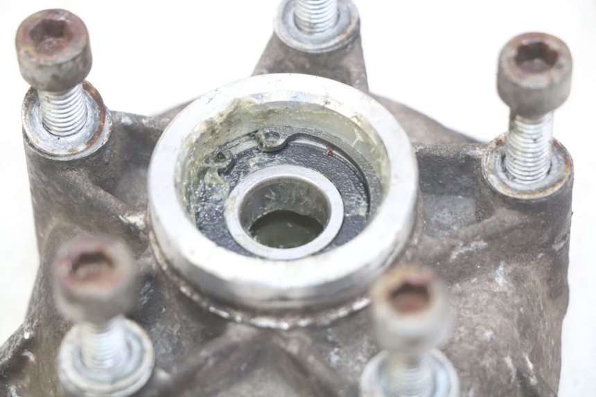 photo de PIASTA KOŁA PRZEDNIEGO PIAGGIO VESPA LXV 125 (2006 - 2009) - Inny kąt widzenia