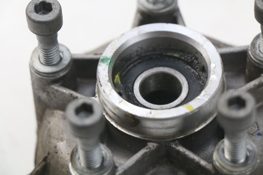 photo de PIASTA KOŁA PRZEDNIEGO PIAGGIO VESPA SPRINT 2T 50 (2014 - 2018) - Inny kąt widzenia