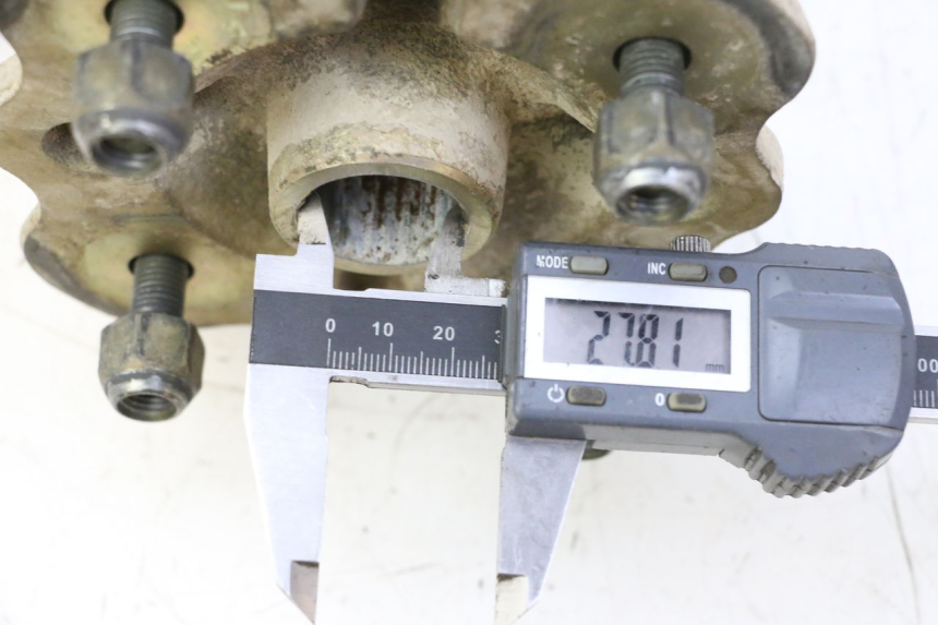 photo de PIASTA KOŁA PRZEDNIEGO YAMAHA YFM BRUIN 350 (2003 - 2009) - Zoom stanu zużycia