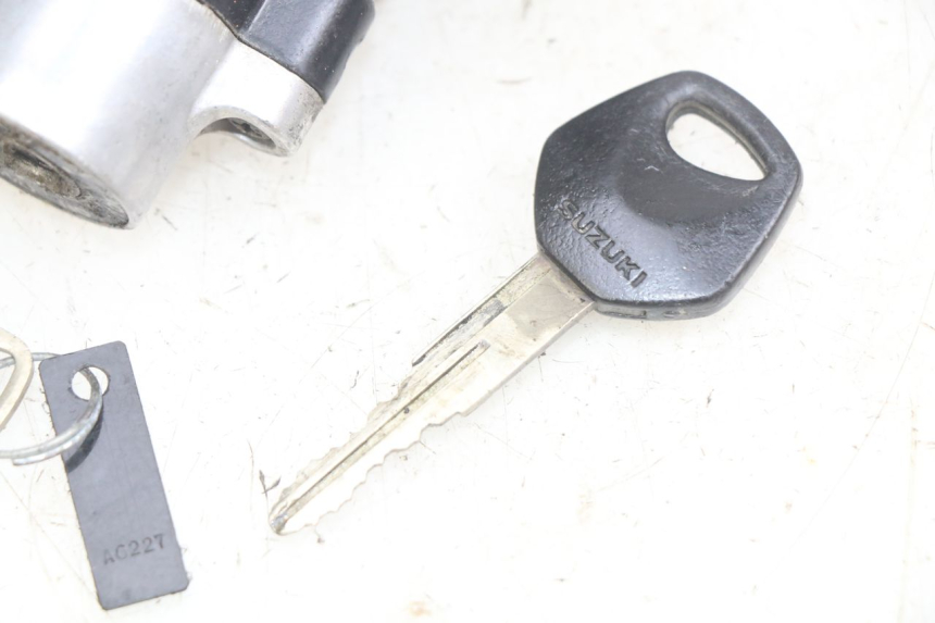 photo de STACYJKA SUZUKI SV N 650 (1999 - 2002) - Stan powierzchni