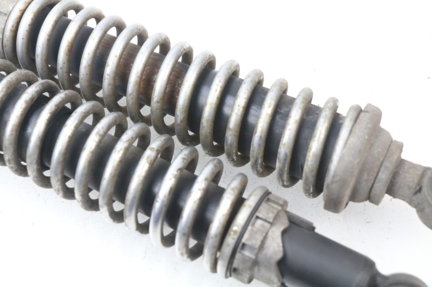 photo de PARA AMORTYZATORÓW TYLNYCH PIAGGIO BEVERLY 125 (1998 - 2005) - Zbliżenie techniczne