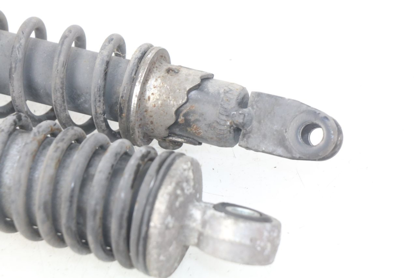 photo de PARA AMORTYZATORÓW TYLNYCH SUZUKI BURGMAN 125 (2007 - 2014) - Zbliżenie techniczne