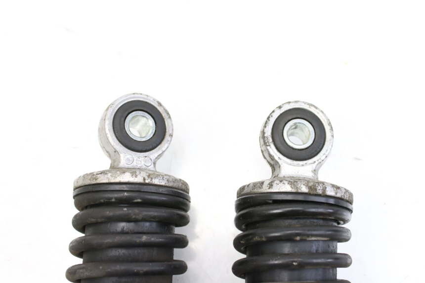 photo de PARA AMORTYZATORÓW TYLNYCH SUZUKI BURGMAN 125 (2007 - 2014) - Zbliżenie techniczne