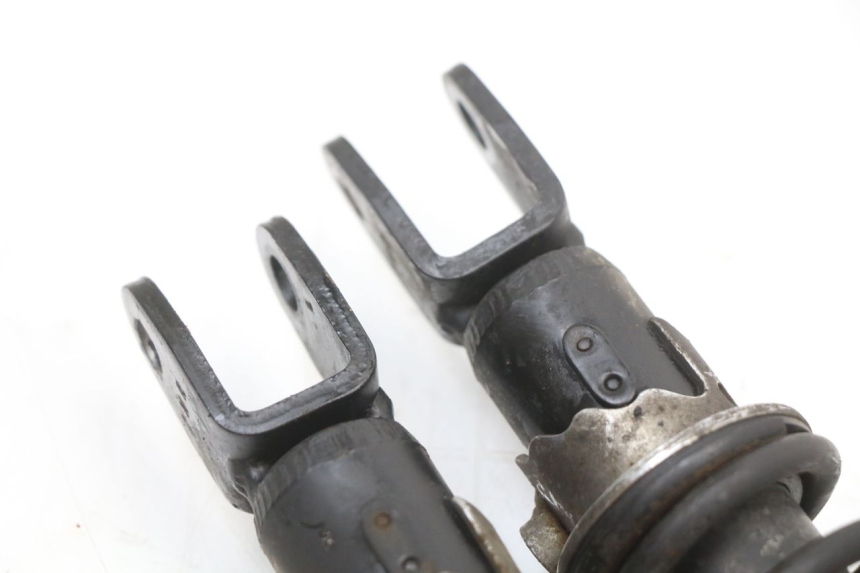 photo de PARA AMORTYZATORÓW TYLNYCH SUZUKI BURGMAN 125 (2007 - 2014) - Zbliżenie techniczne