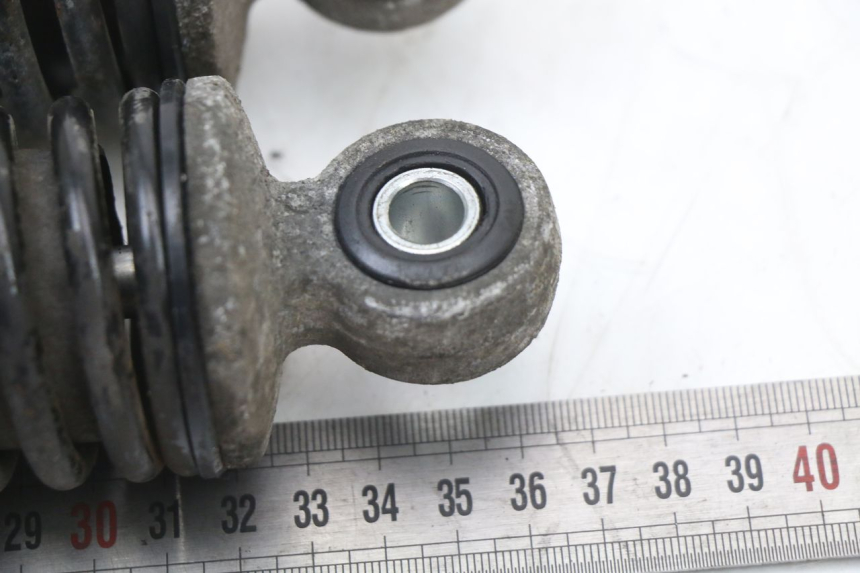 photo de PARA AMORTYZATORÓW TYLNYCH SUZUKI BURGMAN 125 (2007 - 2014) - Inny kąt widzenia