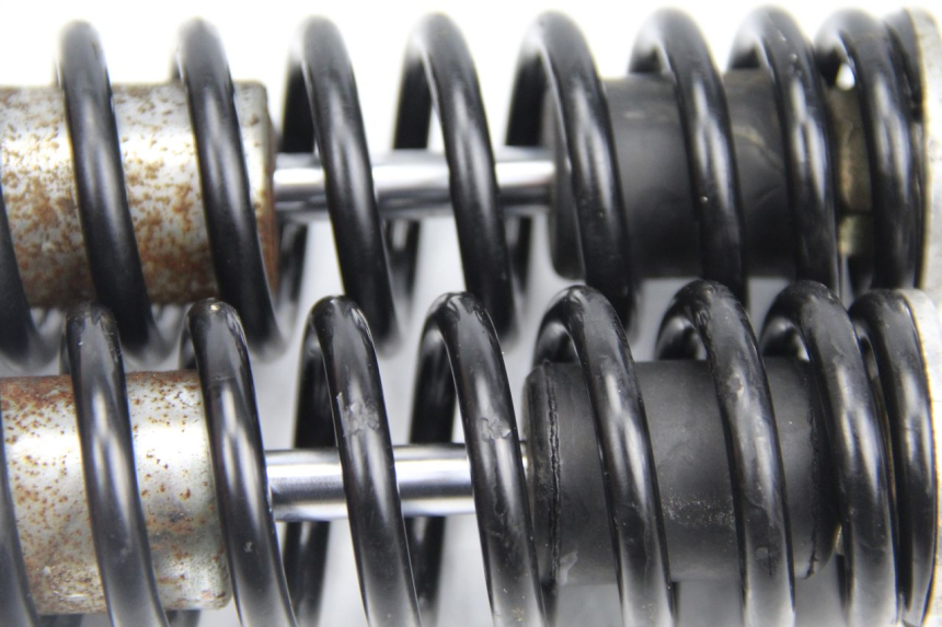 photo de PARA AMORTYZATORÓW TYLNYCH JMSTAR CJ12M 125 (2005 - 2007) - Zoom stanu zużycia