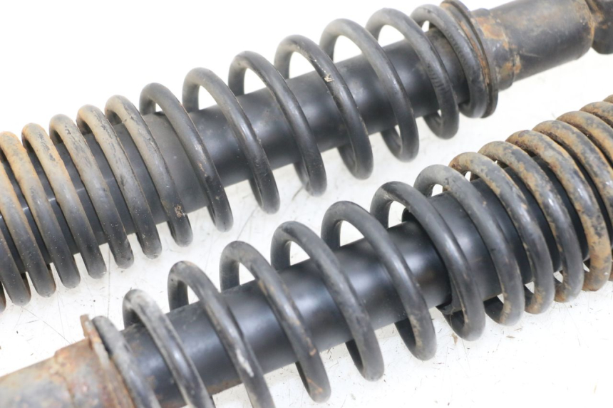 photo de PARA AMORTYZATORÓW TYLNYCH YAMAHA CYGNUS X 125 (2004 - 2007) - Zbliżenie techniczne