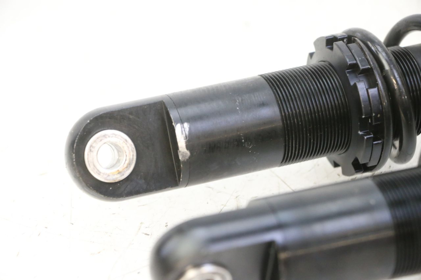 photo de ZESTAW TYLNYCH AMORTYZATORÓW SKYTEAM DAX REPLICA 110 (2005 - 2015) - Zbliżenie komponentów