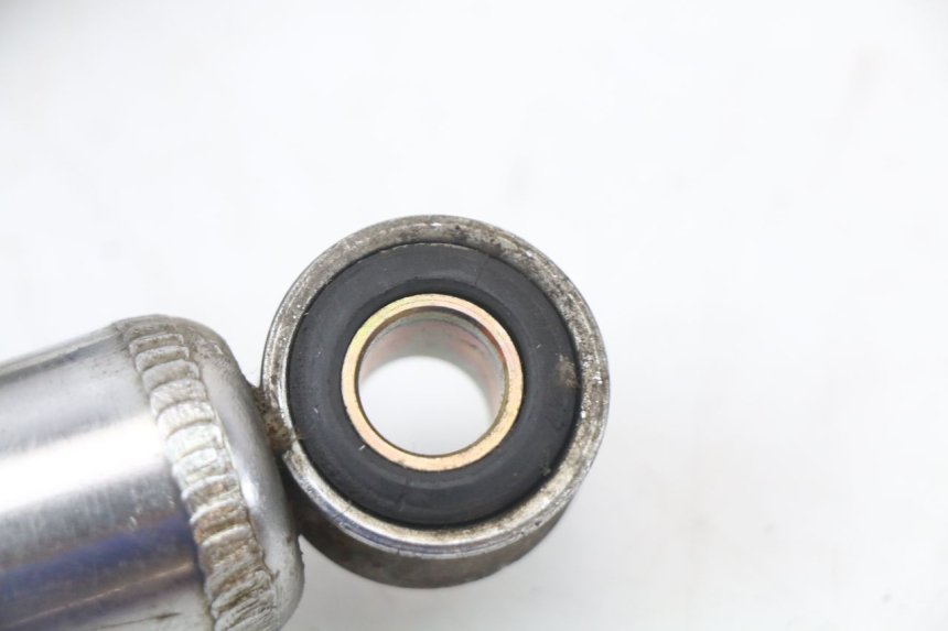 photo de PARA AMORTYZATORÓW TYLNYCH SUZUKI GN 125 (1997 - 2000) - Zbliżenie komponentów