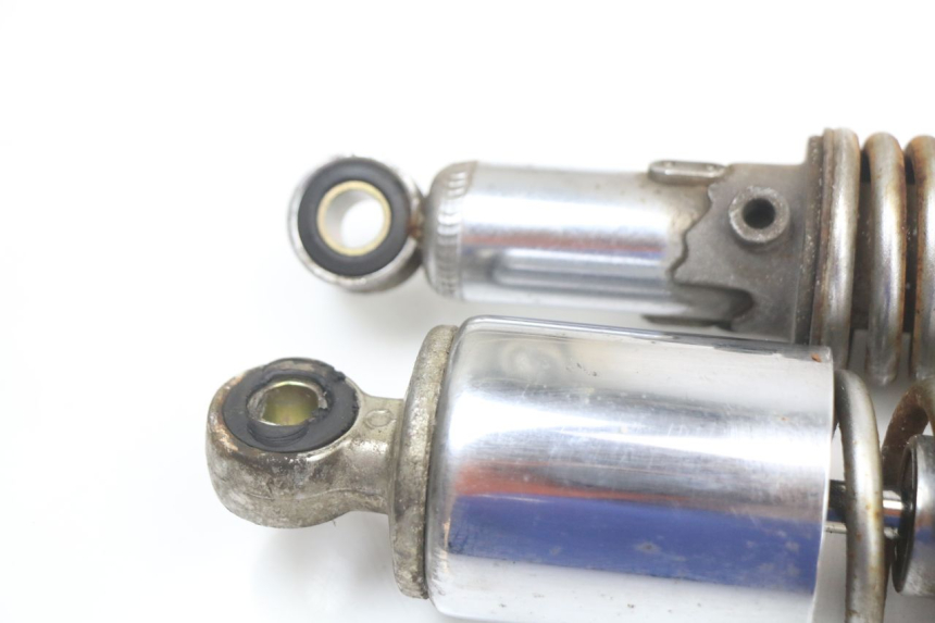 photo de PARA AMORTYZATORÓW TYLNYCH SUZUKI GN 125 (1997 - 2000) - Inny kąt widzenia
