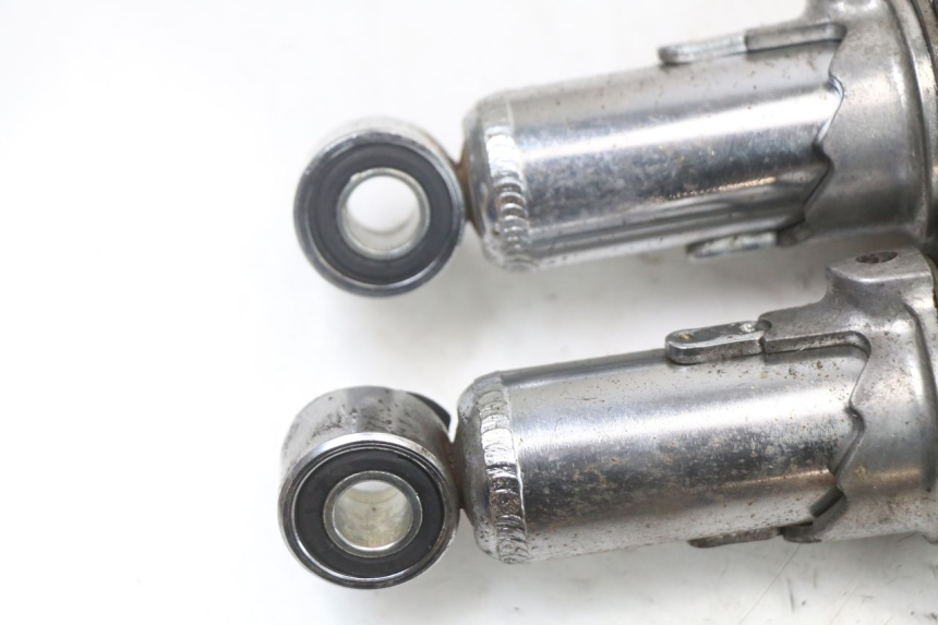 photo de PARA AMORTYZATORÓW TYLNYCH SUZUKI GSX E 250 (1982 - 1983) - Inny kąt widzenia