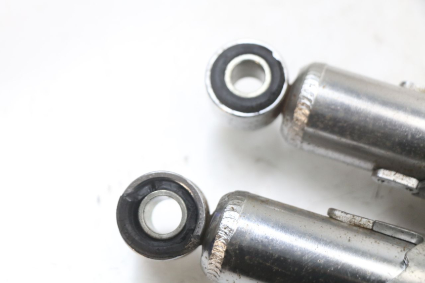 photo de PARA AMORTYZATORÓW TYLNYCH SUZUKI GSX E 250 (1982 - 1983) - Zbliżenie techniczne