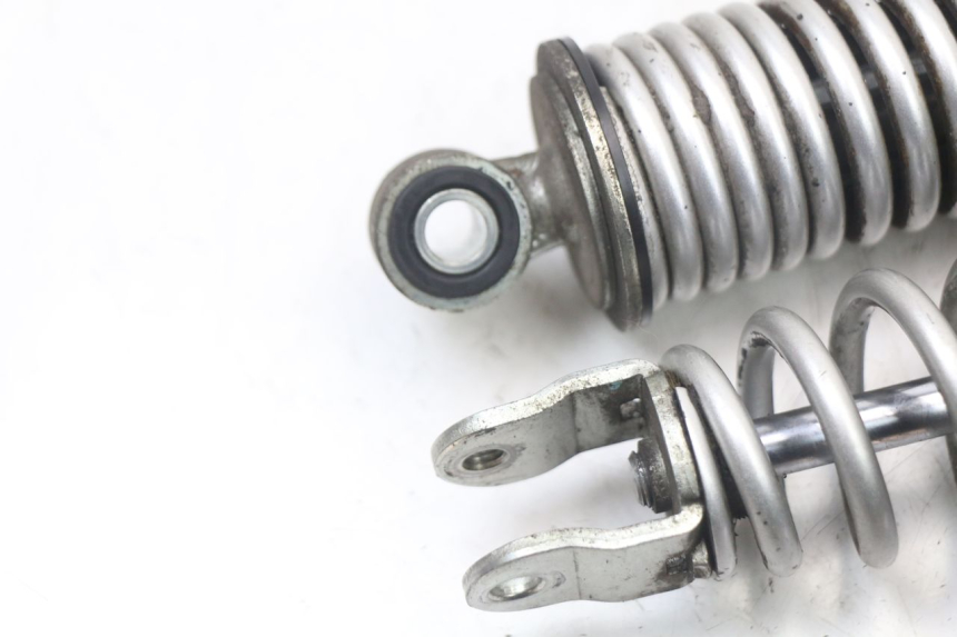 photo de PARA AMORTYZATORÓW TYLNYCH HONDA PCX (JF28) 125 (2009 - 2011) - Zbliżenie techniczne