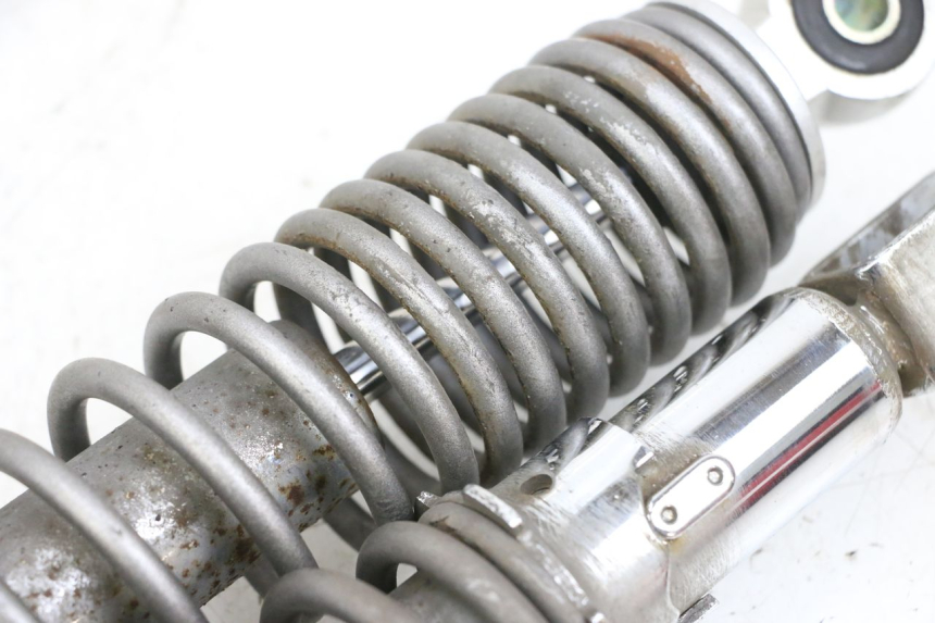 photo de PARA AMORTYZATORÓW TYLNYCH KYMCO LIKE 125 (2009 - 2016) - Zbliżenie techniczne