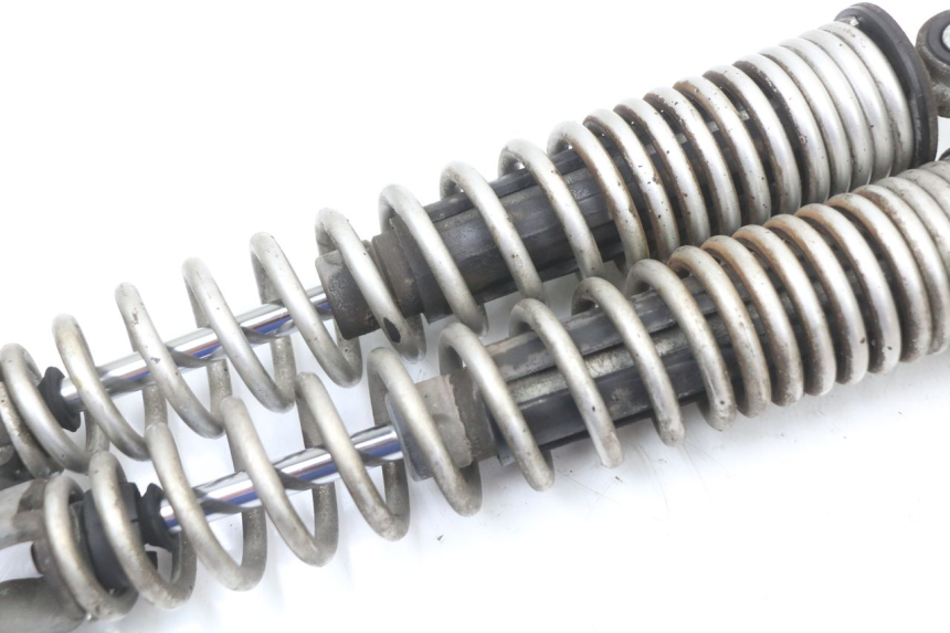 photo de PARA AMORTYZATORÓW TYLNYCH HONDA PCX (JF28) 125 (2009 - 2011) - Zbliżenie techniczne