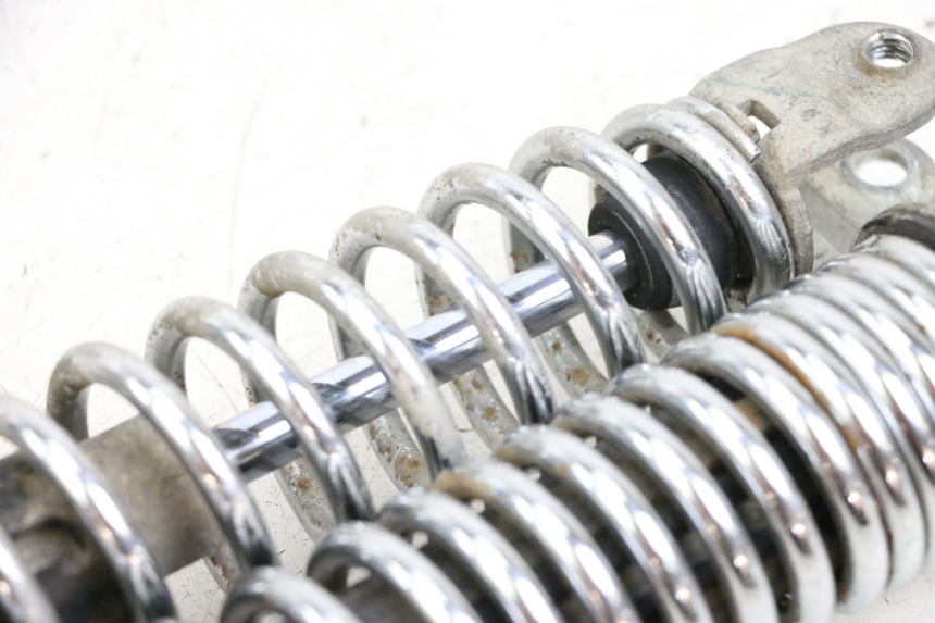 photo de PARA AMORTYZATORÓW TYLNYCH HONDA PCX (JF47) 125 (2012 - 2013) - Zbliżenie techniczne