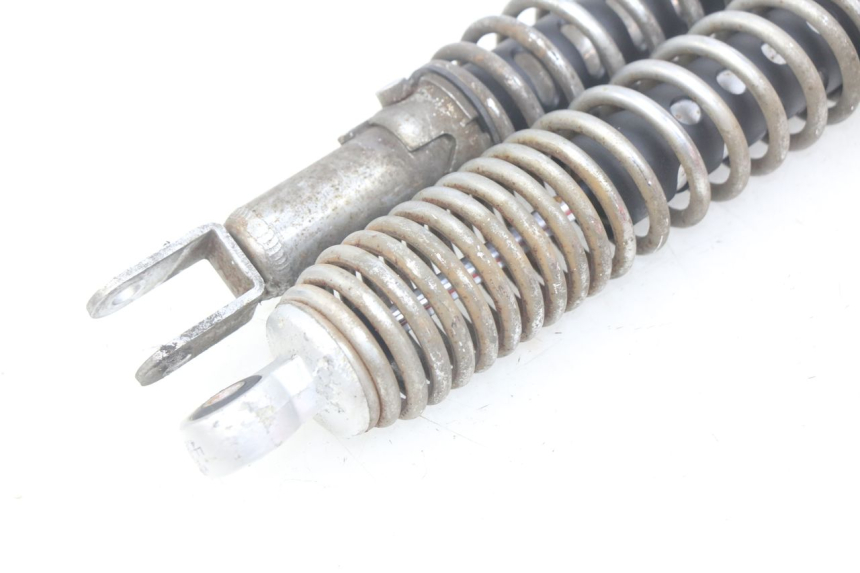 photo de PARA AMORTYZATORÓW TYLNYCH KYMCO PEOPLE 250 (2004 - 2008) - Zbliżenie techniczne