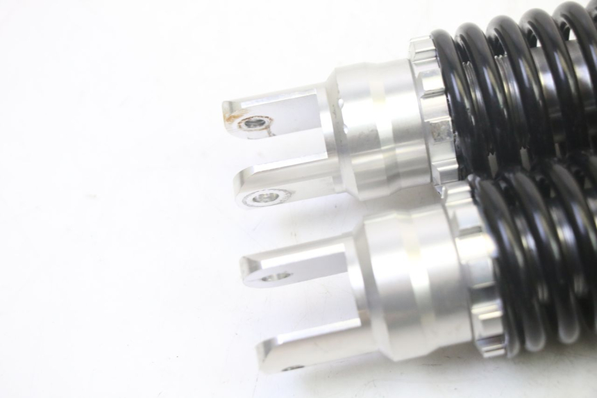 photo de PARA AMORTYZATORÓW TYLNYCH EFUN PUSA 1 - Inny kąt widzenia