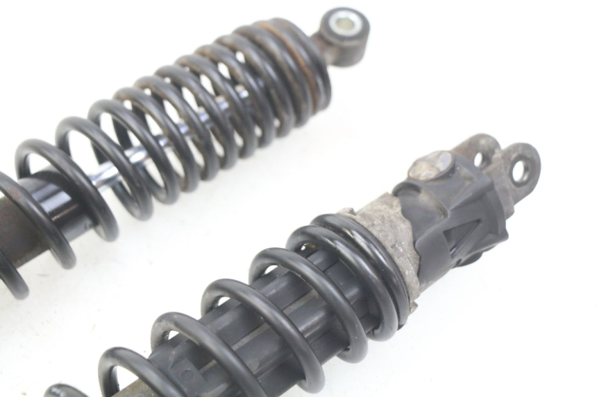 photo de PARA AMORTYZATORÓW TYLNYCH PEUGEOT SATELIS COMPRESSOR K15 125 (2006 - 2009) - Zbliżenie techniczne