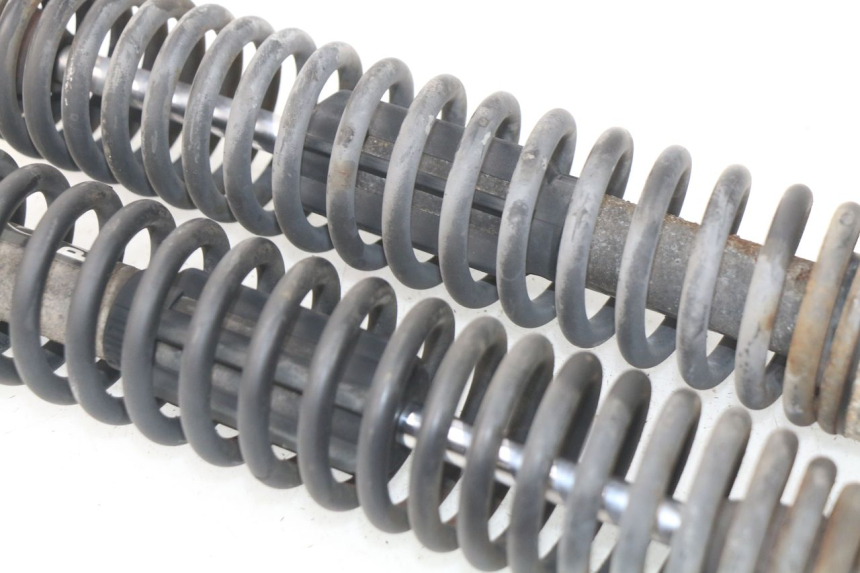 photo de PARA AMORTYZATORÓW TYLNYCH MBK SKYLINER 125 (2004 - 2007) - Stan powierzchni