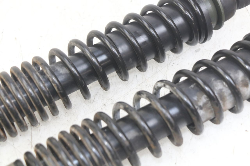 photo de PARA AMORTYZATORÓW TYLNYCH PIAGGIO VESPA GRANTURISMO 125 (2003 - 2007) - Zbliżenie techniczne