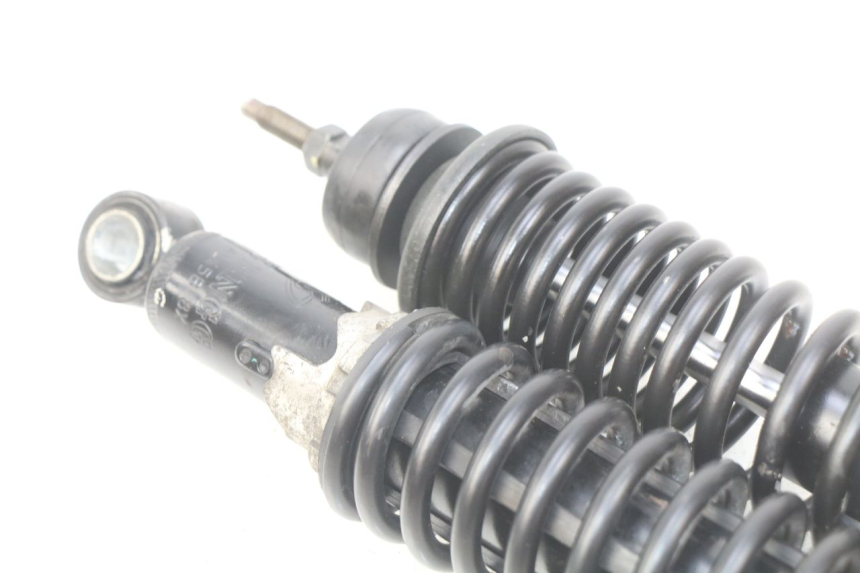 photo de PARA AMORTYZATORÓW TYLNYCH PIAGGIO VESPA GTS IGET ABS 125 (2017 - 2023) - Zbliżenie techniczne