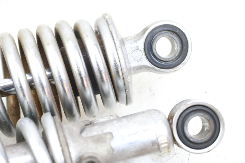 photo de PARA AMORTYZATORÓW TYLNYCH SUZUKI VL INTRUDER 125 (2004 - 2007) - Inny kąt widzenia