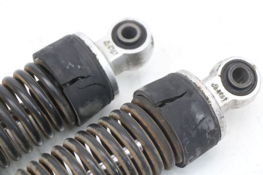 photo de PARA AMORTYZATORÓW TYLNYCH PIAGGIO X10 125 (2012 - 2017) - Zbliżenie techniczne