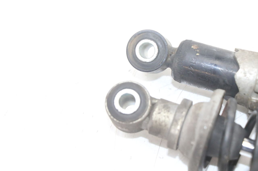 photo de PARA AMORTYZATORÓW TYLNYCH PIAGGIO XEVO - X EVO 125 (2007 - 2017) - Zbliżenie techniczne