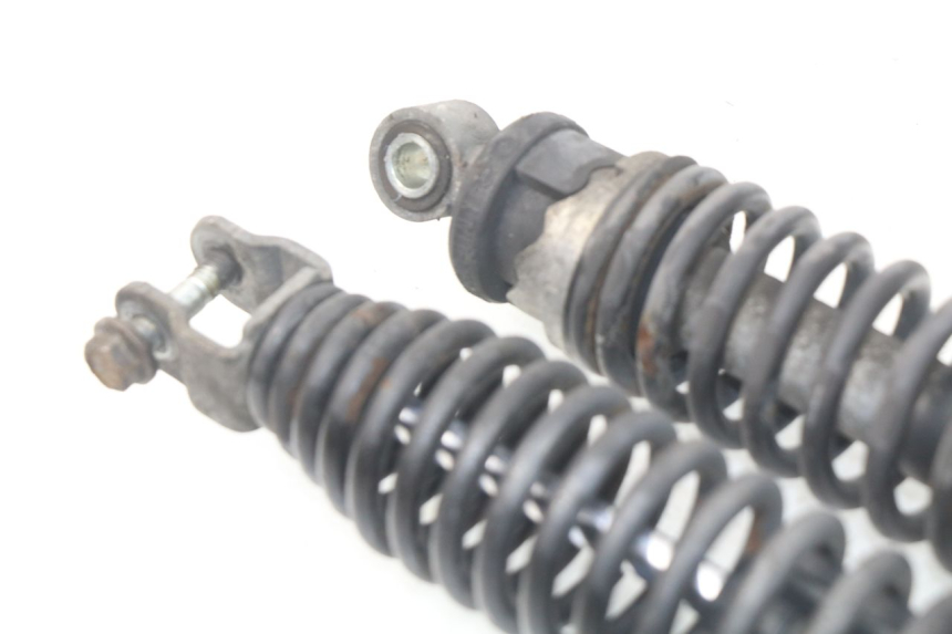 photo de PARA AMORTYZATORÓW TYLNYCH YAMAHA YP MAJESTY 125 (1998 - 2001) - Zbliżenie techniczne