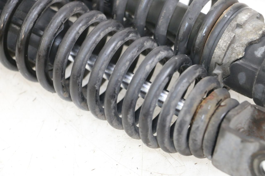 photo de PARA AMORTYZATORÓW TYLNYCH YAMAHA YP MAJESTY 125 (2002 - 2006) - Zbliżenie techniczne