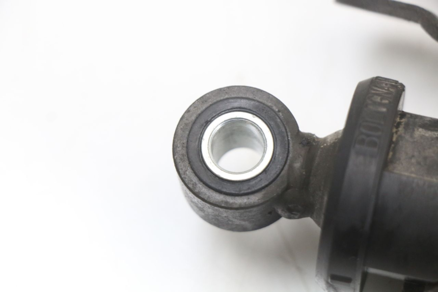 photo de PARA AMORTYZATORÓW TYLNYCH YAMAHA YP MAJESTY 125 (2002 - 2006) - Inny kąt widzenia