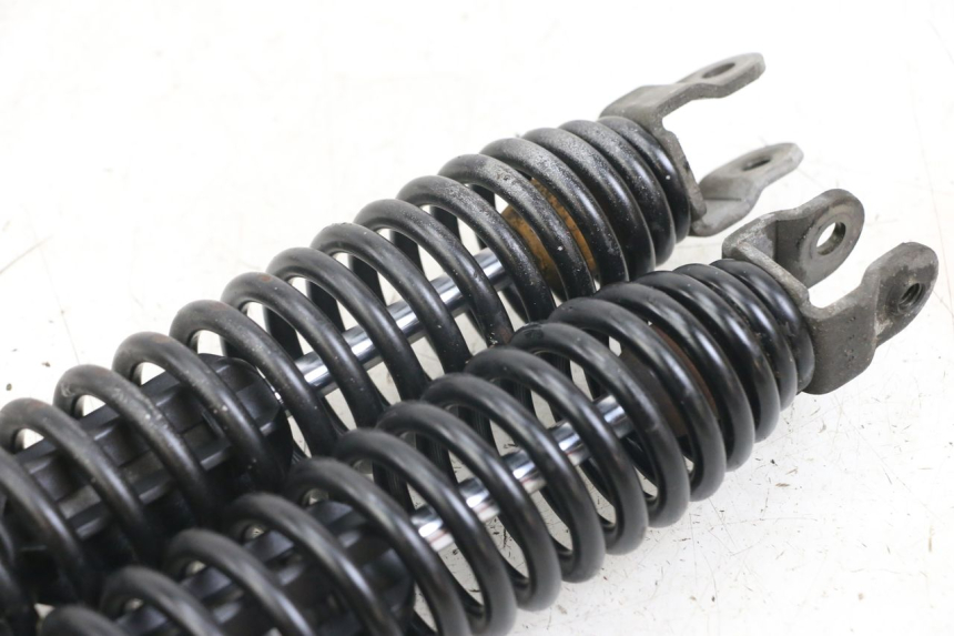 photo de PARA AMORTYZATORÓW TYLNYCH YAMAHA YP MAJESTY 125 (2002 - 2006) - Zbliżenie techniczne