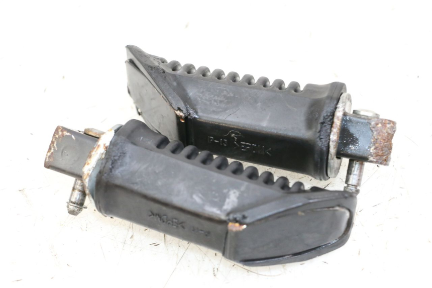 photo de ZESTAW TYLNYCH PODNÓŻKÓW SUZUKI ADDRESS 110 (2015 - 2020) - Szczegół części