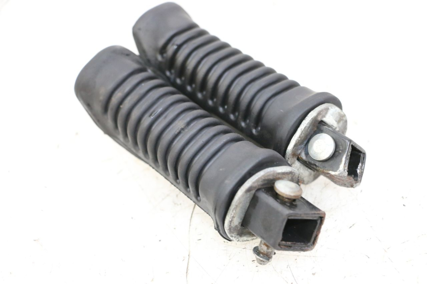 photo de ZESTAW TYLNYCH PODNÓŻKÓW SUZUKI ADDRESS 110 (2015 - 2020) - Zbliżenie techniczne