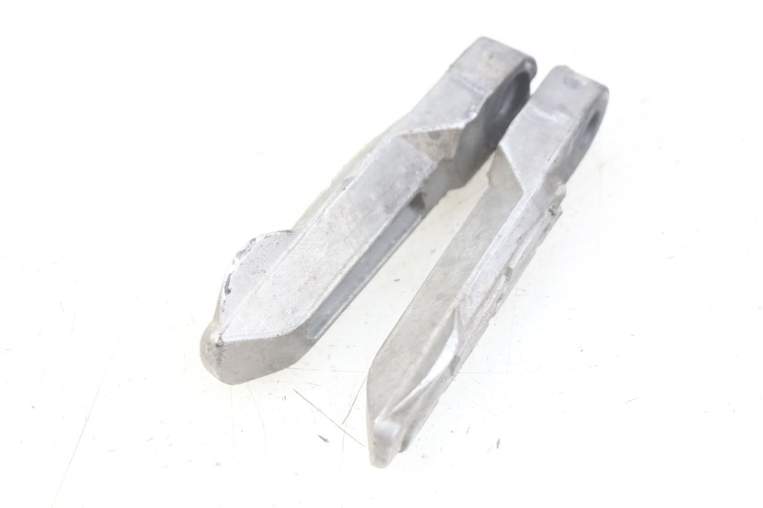 photo de ZESTAW TYLNYCH PODNÓŻKÓW KYMCO AGILITY 16+ 4T 50 (2018 - 2023) - Szczegół części