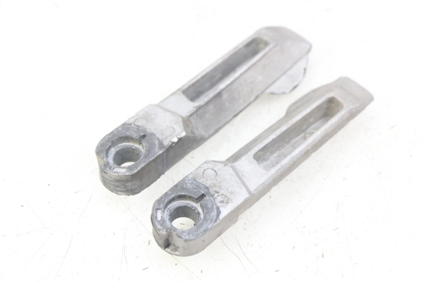 photo de ZESTAW TYLNYCH PODNÓŻKÓW KYMCO AGILITY 16+ 4T 50 (2018 - 2023) - Zoom stanu zużycia