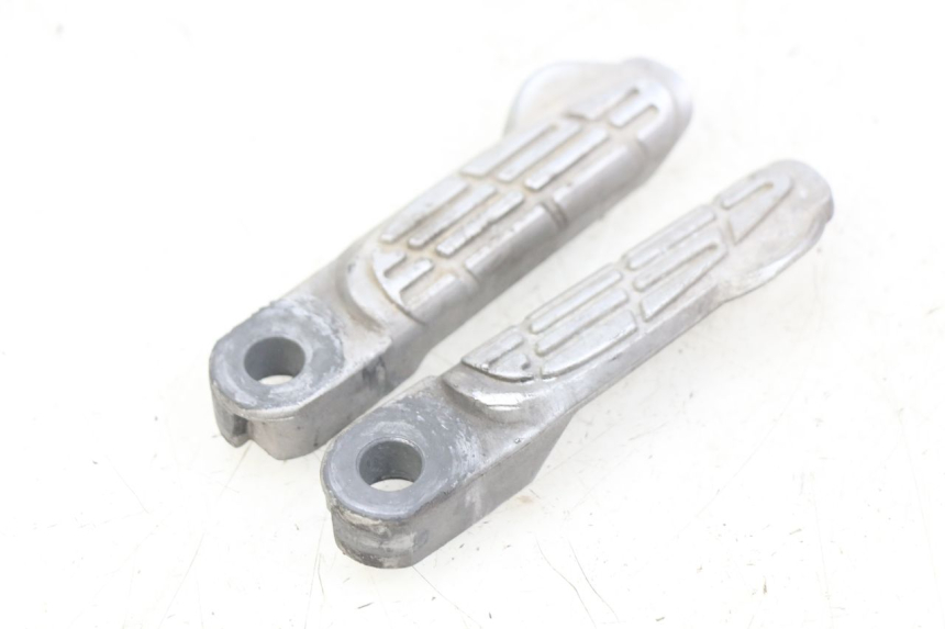 photo de ZESTAW TYLNYCH PODNÓŻKÓW KYMCO AGILITY 16+ 4T 50 (2018 - 2023) - Inny kąt widzenia