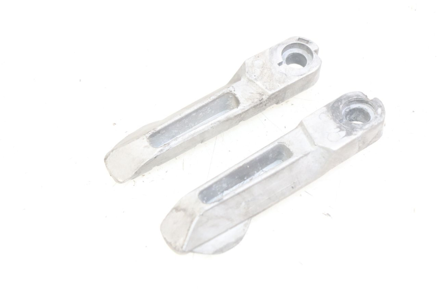 photo de ZESTAW TYLNYCH PODNÓŻKÓW KYMCO AGILITY 16+ 4T 50 (2018 - 2023) - Zoom stanu zużycia