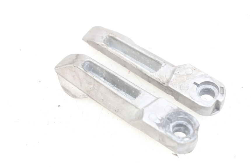 photo de ZESTAW TYLNYCH PODNÓŻKÓW KYMCO AGILITY 16+ 4T 50 (2018 - 2023) - Inny kąt widzenia