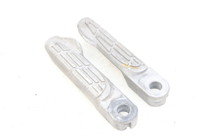 photo de ZESTAW TYLNYCH PODNÓŻKÓW KYMCO AGILITY 16+ 4T 50 (2018 - 2023) - Zbliżenie techniczne